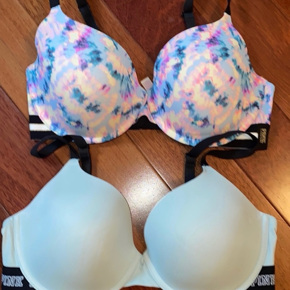 2 Victoria secret bras 36DD